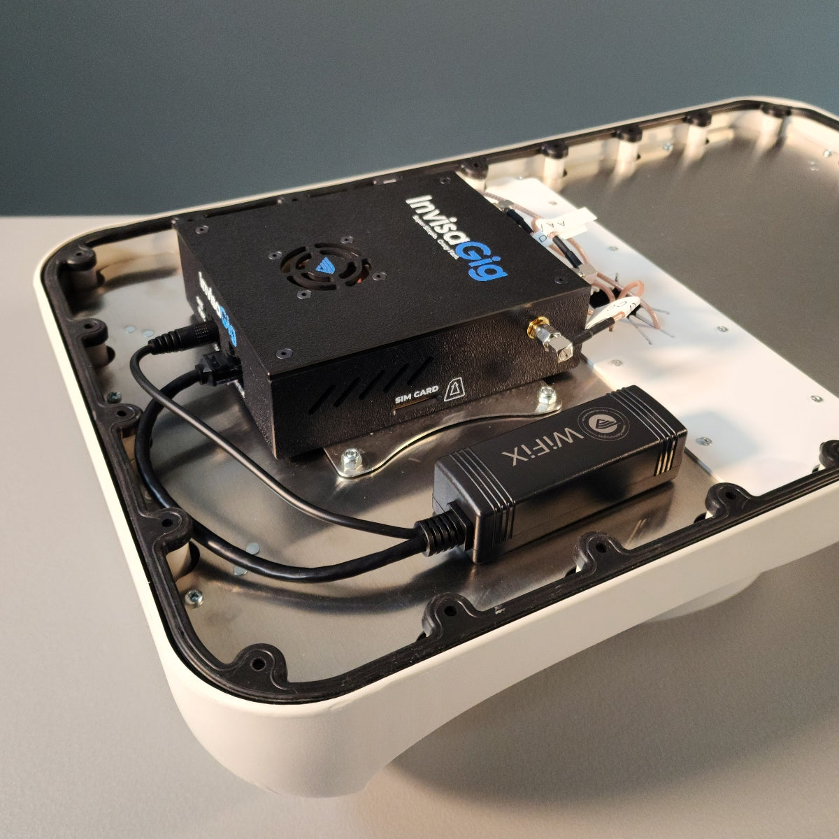 QuadLink Antenna | Outdoor 4x4 MIMO Antenna | PoE Enclosure and 4xNF Option Available