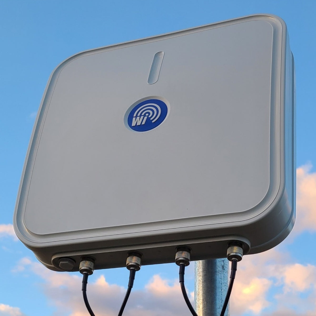 4x4 MIMO Panel Directional Antenna 600-3800MHz Cellular 8dBi (± 45°)